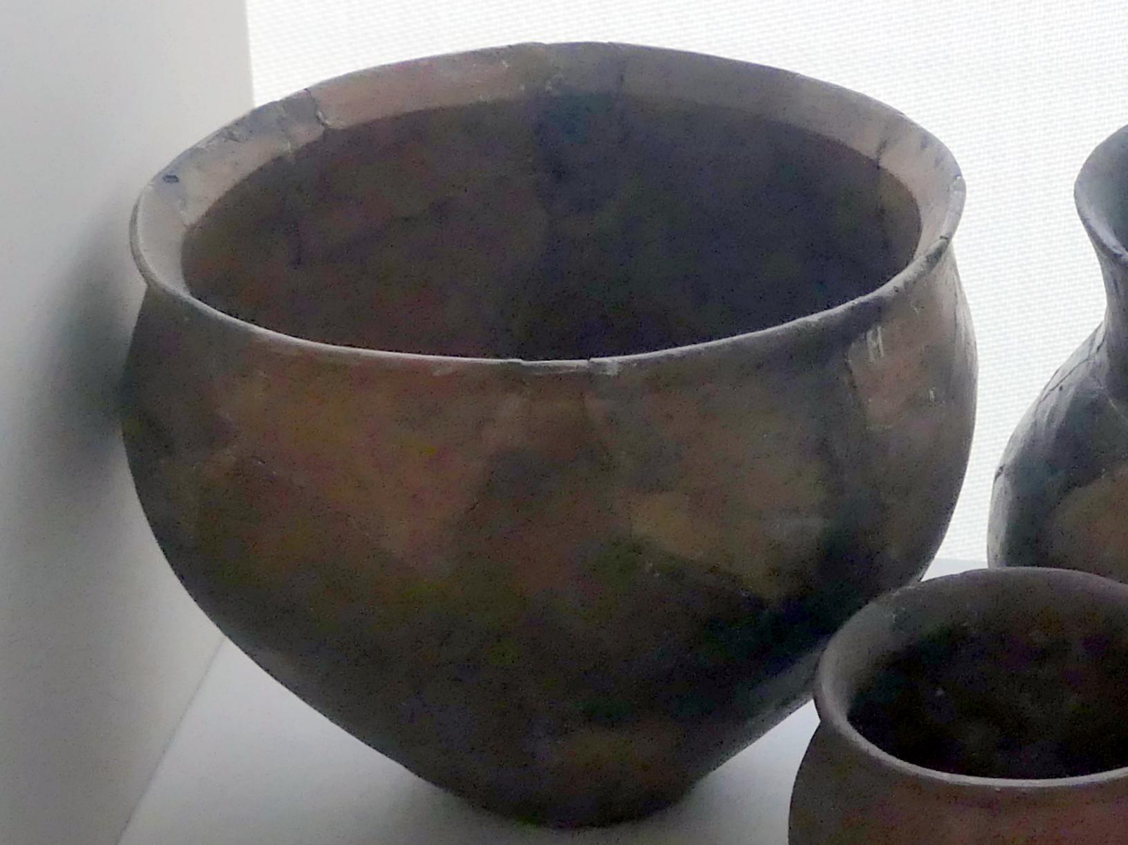 Topf, Urnenfelderzeit, 1400 - 700 v. Chr., 1200 - 800 v. Chr., Bild 1/2