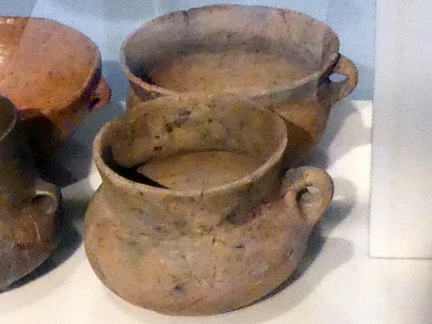 Tassen, Urnenfelderzeit, 1400 - 700 v. Chr., 1300 - 950 v. Chr.