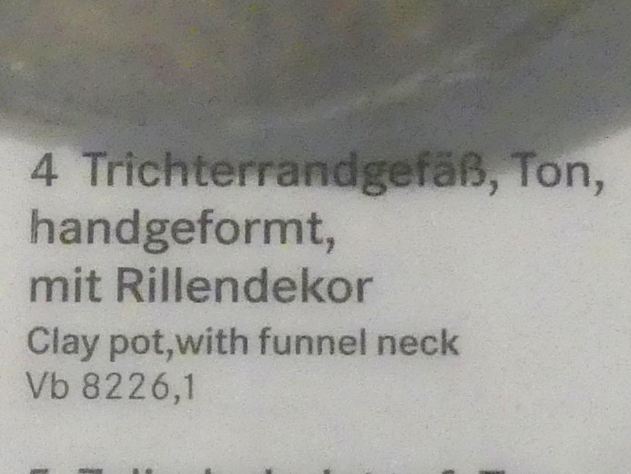 Trichterrandgefäß, Mittlere Bronzezeit C, 1500 - 1300 v. Chr., 1500 - 1300 v. Chr., Bild 2/2