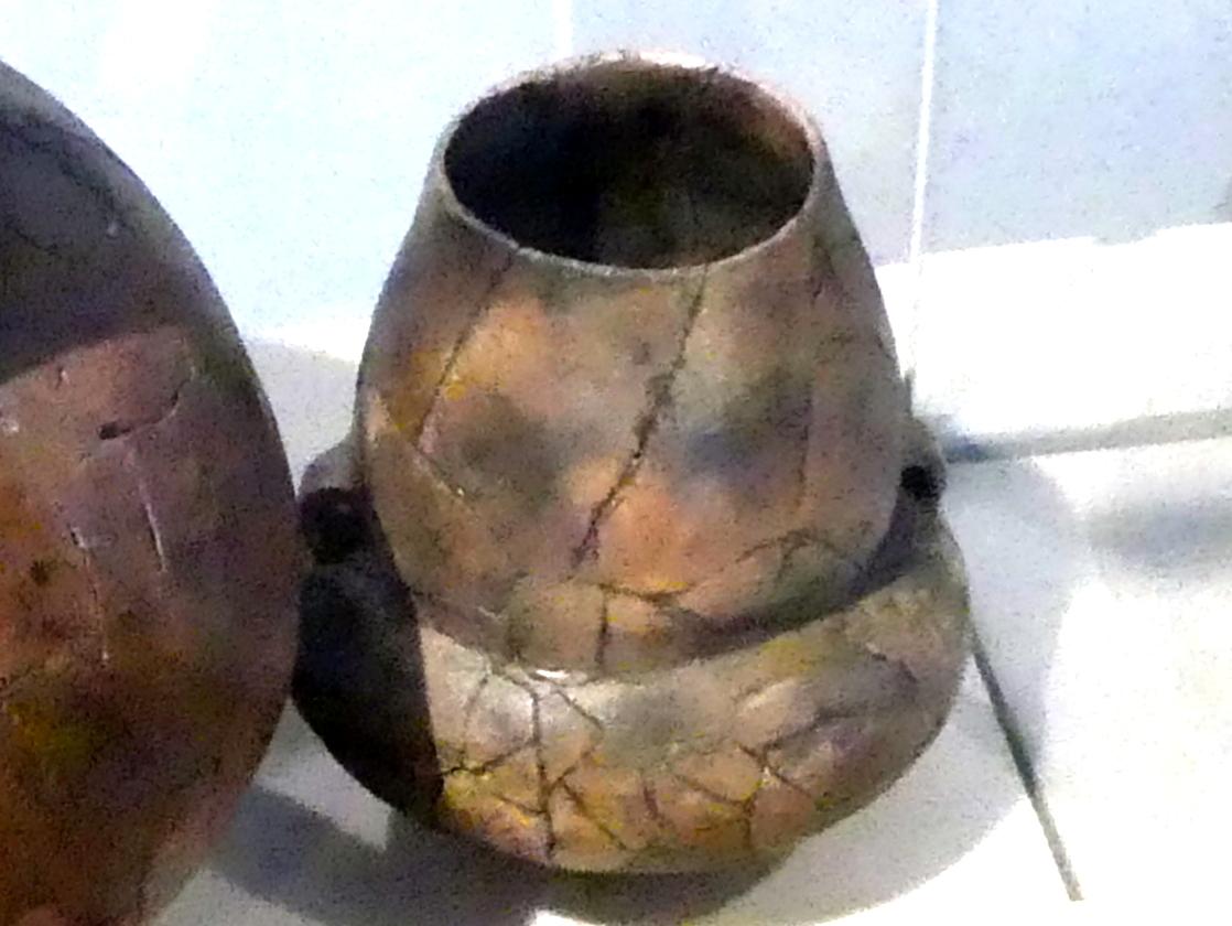 Etagengefäß, Urnenfelderzeit, 1400 - 700 v. Chr., 1200 - 950 v. Chr., Bild 1/2