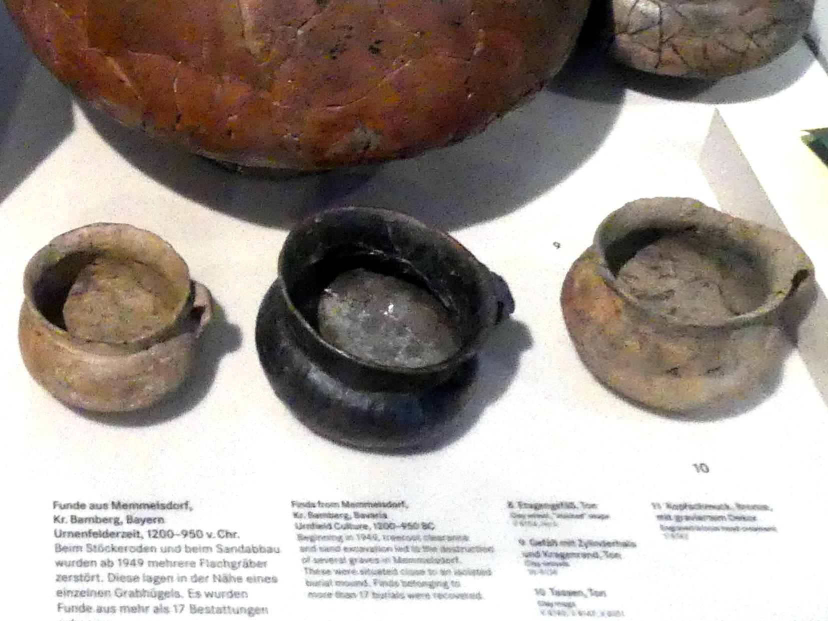 Tassen, Urnenfelderzeit, 1400 - 700 v. Chr., 1200 - 950 v. Chr.