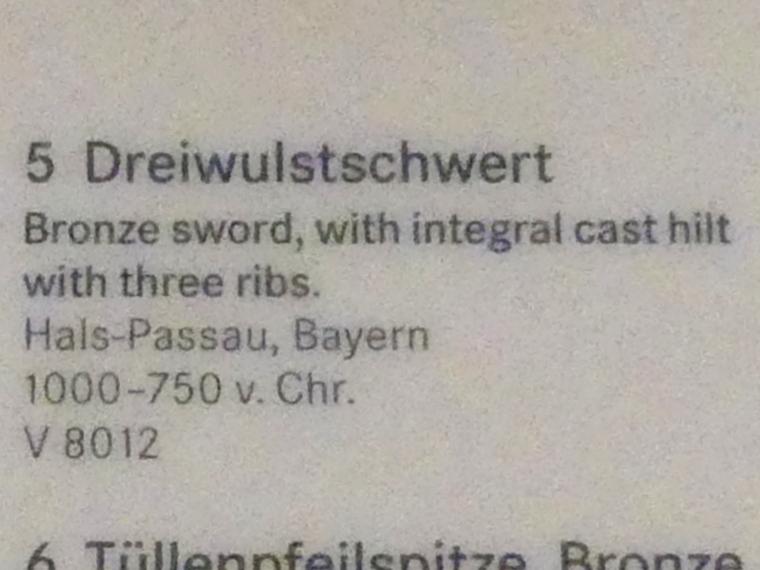 Dreiwulstschwert, Späte (Jüngere) Bronzezeit, 1500 - 700 v. Chr., 1000 - 800 v. Chr., Bild 3/3