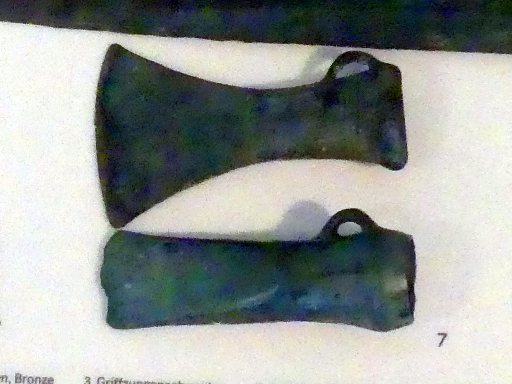 Tüllenbeil, Späte (Jüngere) Bronzezeit, 1500 - 700 v. Chr., 1200 - 800 v. Chr., Bild 1/2