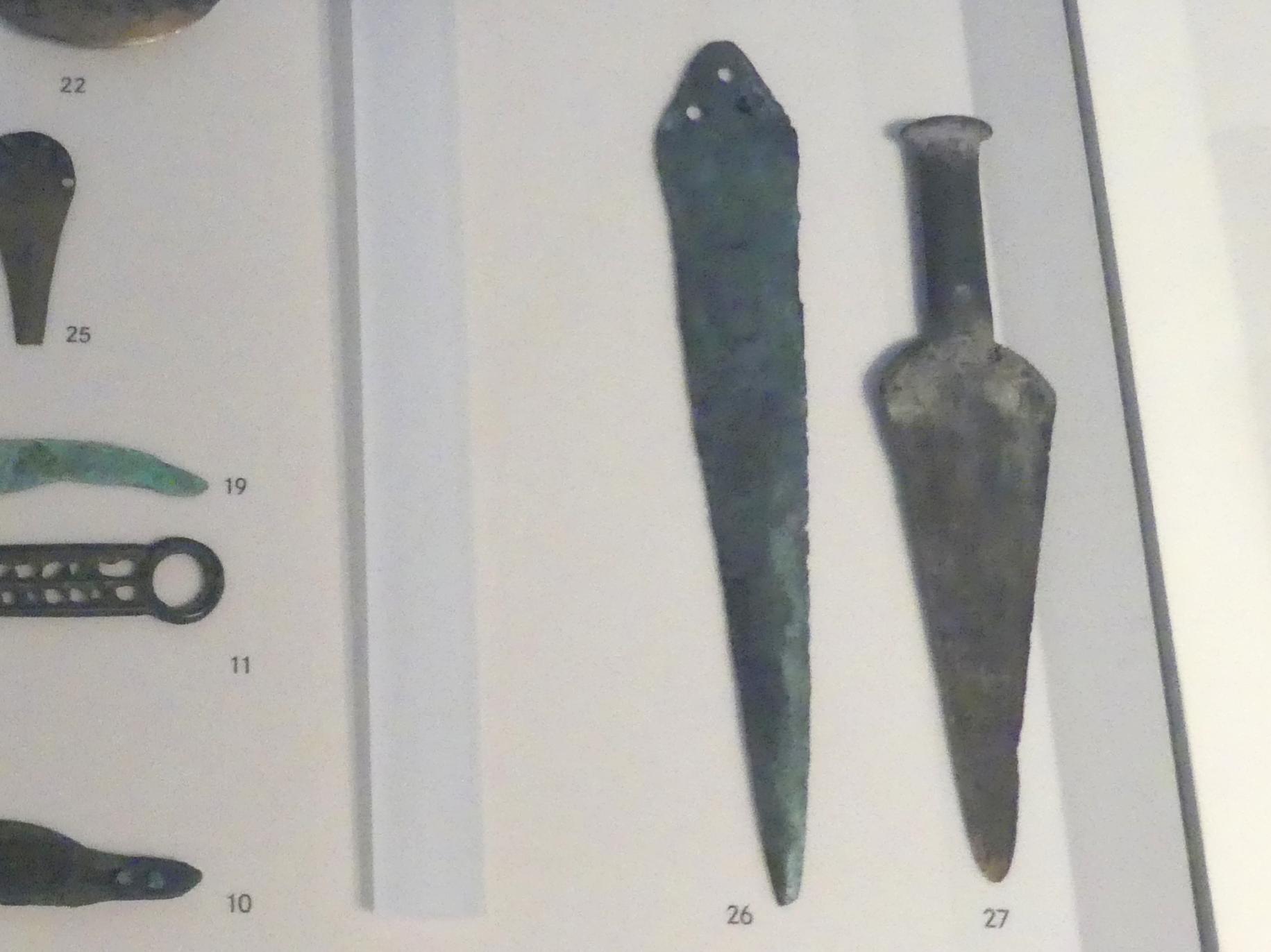 Griffplattendolch, Mittlere Bronzezeit C1, 1500 - 1400 v. Chr., 1500 - 1400 v. Chr., Bild 1/2