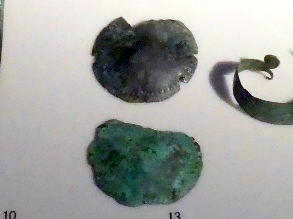 Blechbuckel, Mittlere Bronzezeit, 3000 - 1300 v. Chr., 1600 - 1300 v. Chr., Bild 1/2