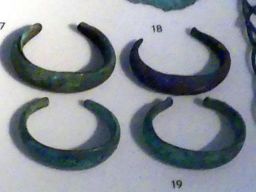 Armringe, Mittlere Bronzezeit, 3000 - 1300 v. Chr., 1600 - 1300 v. Chr., Bild 1/2