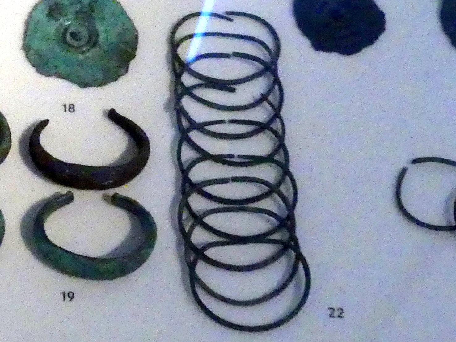 Armringe, Mittlere Bronzezeit, 3000 - 1300 v. Chr., 1600 - 1300 v. Chr., Bild 2/3