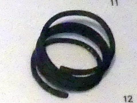 Spiralarmring, Bronzezeit, 3365 - 700 v. Chr., 1800 - 1500 v. Chr., Bild 1/2