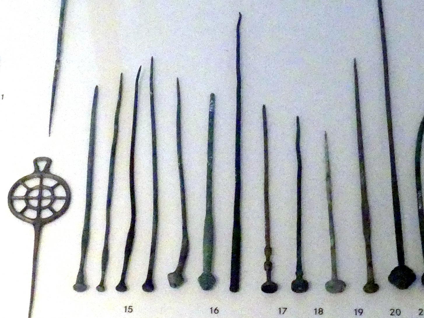 Nadeln, gerippter Hals, Bronzezeit, 3365 - 700 v. Chr.