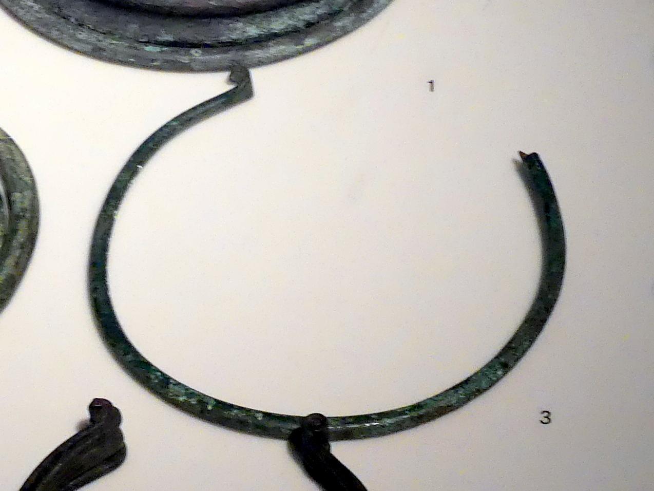 Halsringbarren, Frühe Bronzezeit, 3365 - 1200 v. Chr., 2200 - 1700 v. Chr., Bild 1/2