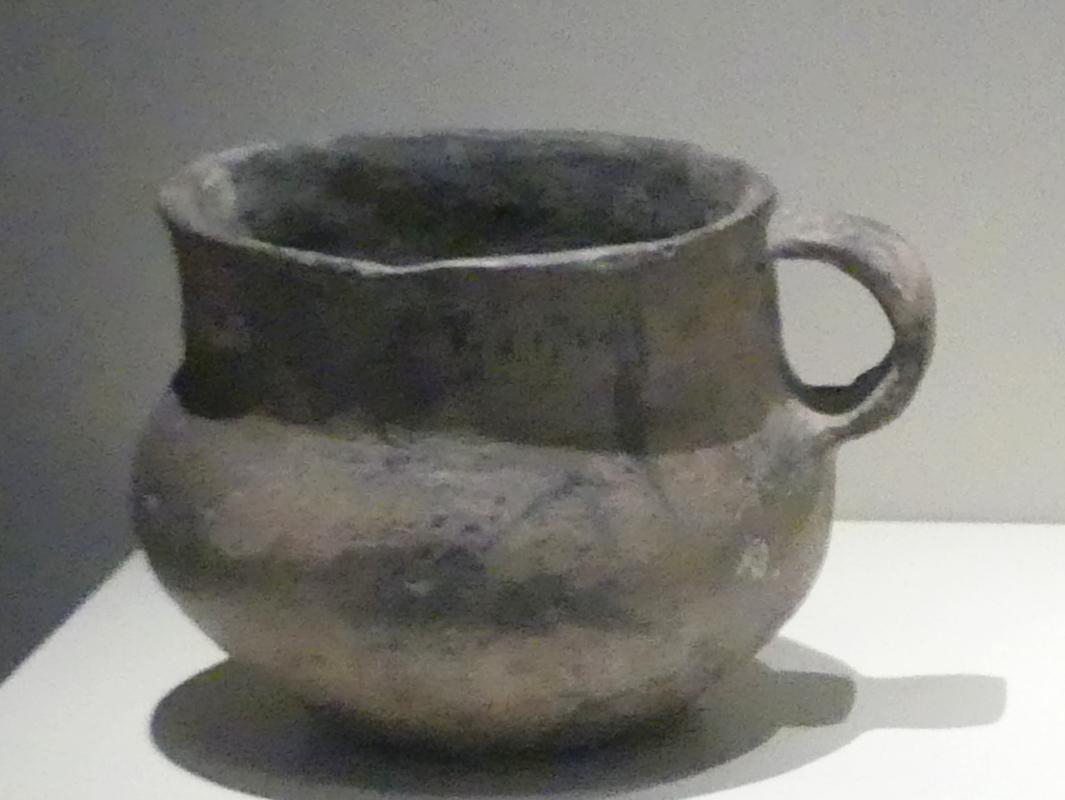 Tasse, Nordische Bronzezeit, 1200 - 700 v. Chr., Bild 1/2