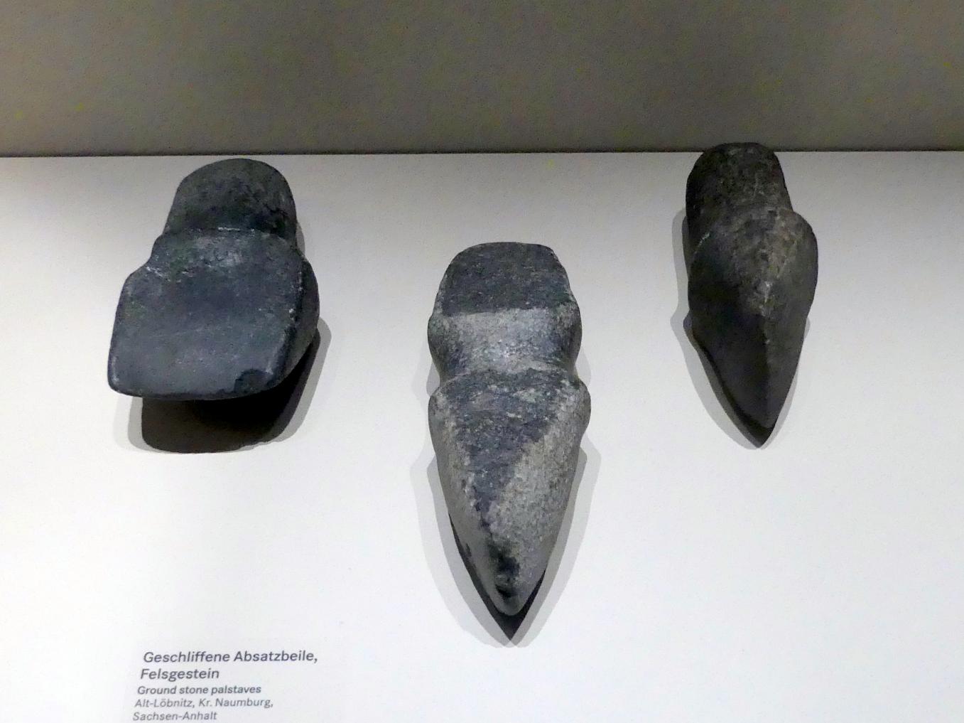 Geschliffenes Absatzbeil, Nordisches Neolithikum, 4400 - 2350 v. Chr., 3500 - 2800 v. Chr., Bild 1/2