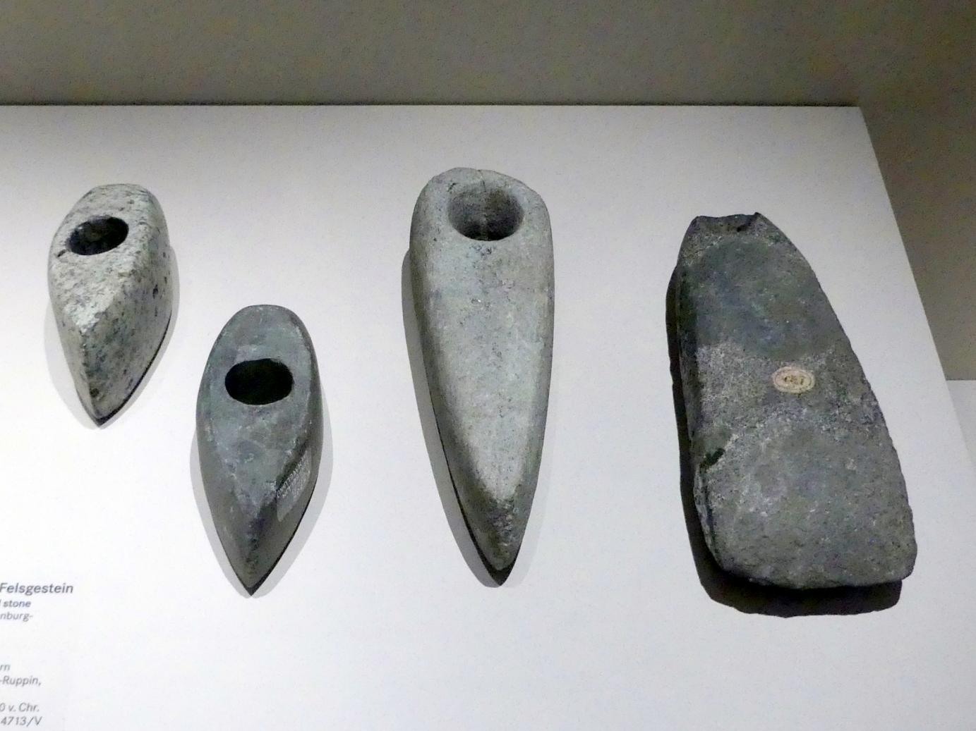 Schaftlochaxt, Nordisches Neolithikum, 4400 - 2350 v. Chr., 3500 - 2800 v. Chr., Bild 1/2
