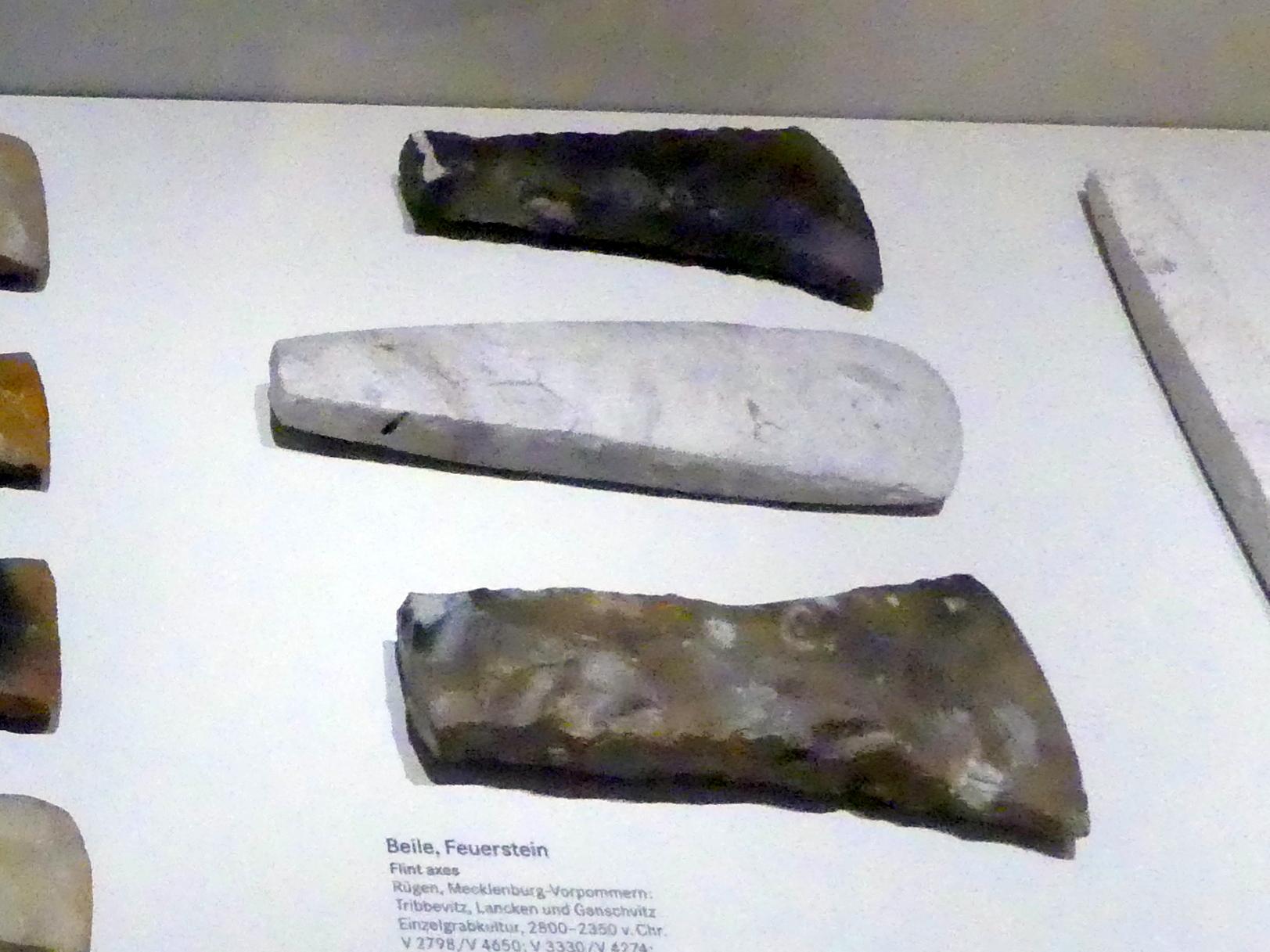 Beil, Nordisches Neolithikum, 4400 - 2350 v. Chr., 2800 - 2350 v. Chr., Bild 1/2