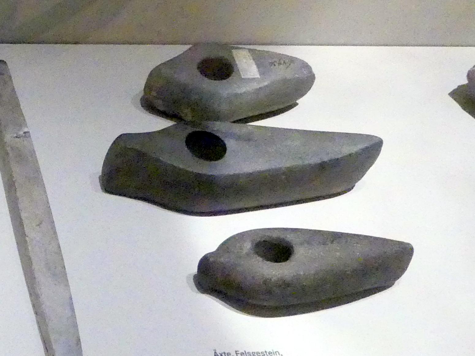 Axt mit Schaftloch, Nordisches Neolithikum, 4400 - 2350 v. Chr., 2800 - 2350 v. Chr., Bild 1/2