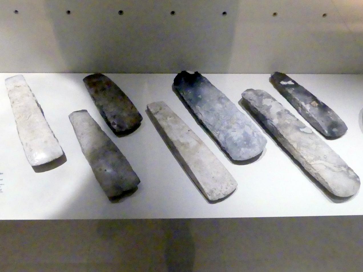 Dicknackige Beile, geschliffen und facettiert, Nordisches Neolithikum, 4400 - 2350 v. Chr., 2800 - 2350 v. Chr.