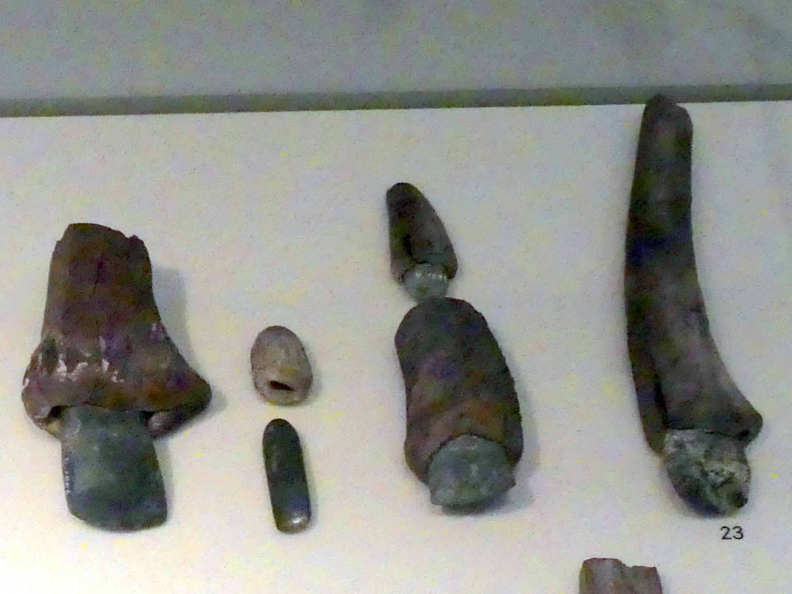 Beile in Geweihschäftung, Jungneolithikum, 4400 - 3500 v. Chr., Spätneolithikum, Undatiert, 4400 - 2800 v. Chr.