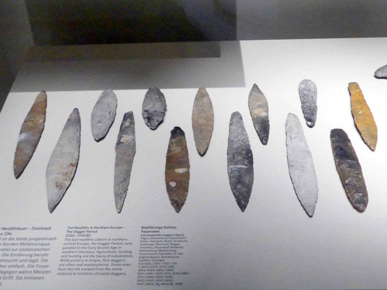 Blattförmiger Dolch, Dolchzeit, 2350 - 1700 v. Chr., 2350 - 1700 v. Chr., Bild 1/2