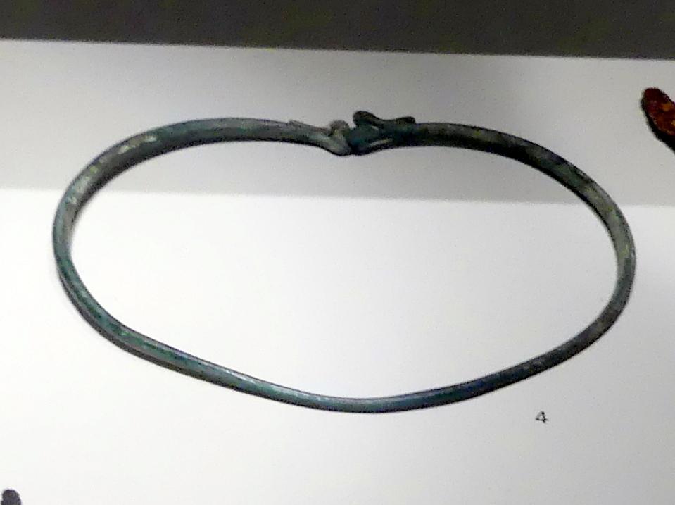 Halsring mit Schwanenhalsenden, Eisenzeit, 1200 - 1 v. Chr., Bild 1/2