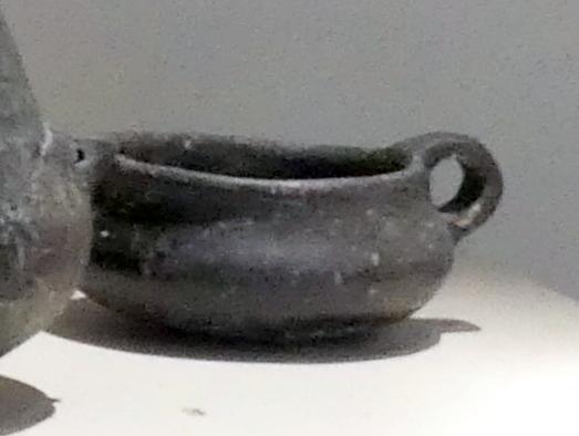 Henkelschale, handgeformt, Eisenzeit, 1200 - 1 v. Chr.
