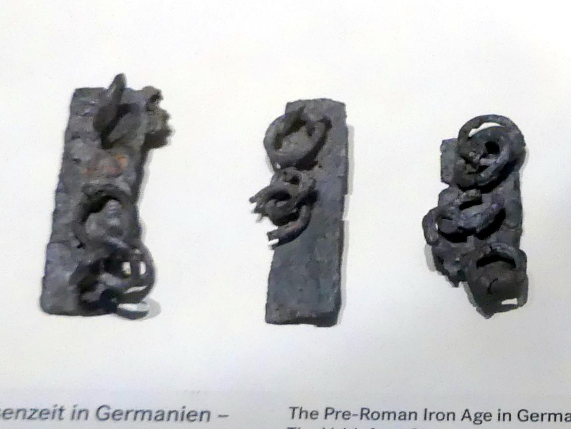Gürtelplatten mit Ringen, Eisenzeit, 1200 - 1 v. Chr., Bild 1/2