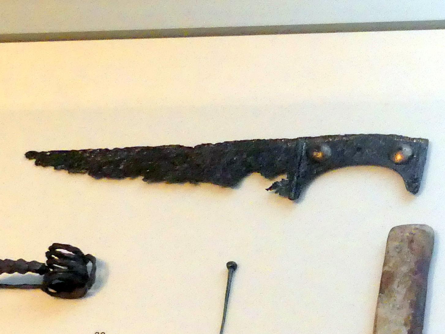 Messer, Frühlatènezeit A, 700 - 100 v. Chr., Bild 1/2