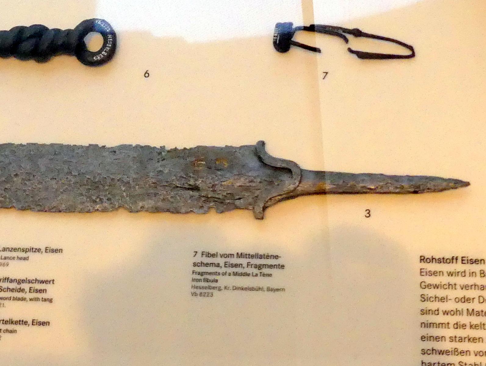 Schwert mit goldenen Eberschlagmarken, Latènezeit, 700 - 1 v. Chr., Bild 1/4