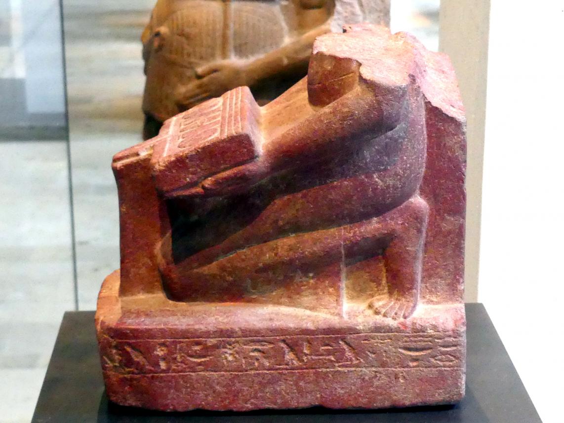 Unterteil der Kniefigur des hohen Militärbeamten Iuna mit Opferplatte, 18. Dynastie, Undatiert, 1380 v. Chr., Bild 2/3