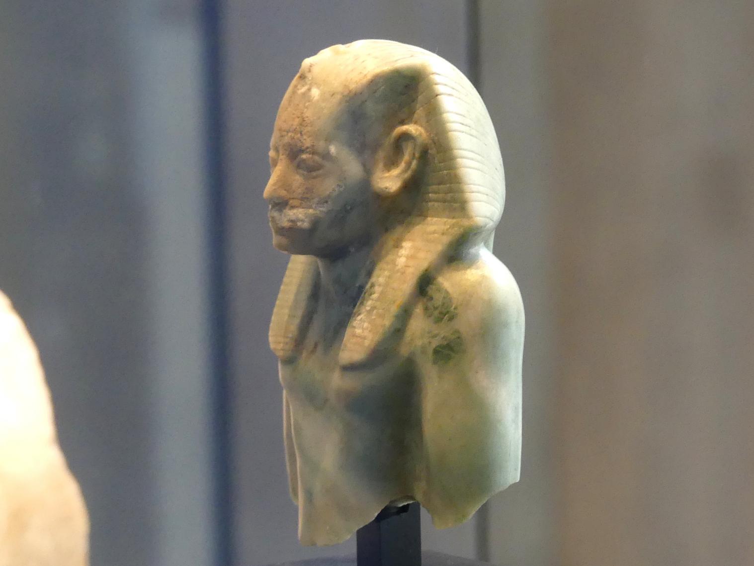 Oberteil einer Sitzfigur des Pharao Amenemhet III., 12. Dynastie, 1678 - 1634 v. Chr., 1800 v. Chr., Bild 3/5