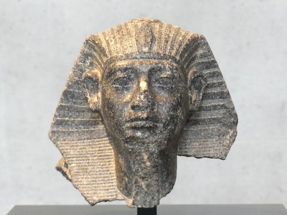 Kopf einer Sphinxfigur des Pharao Sesostris III. mit jugendlichen Zügen, 12. Dynastie, 1678 - 1634 v. Chr., 1870 v. Chr.
