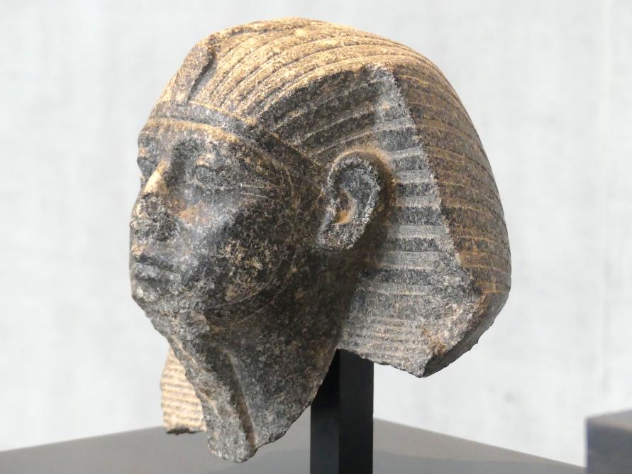 Kopf einer Sphinxfigur des Pharao Sesostris III. mit jugendlichen Zügen, 12. Dynastie, 1678 - 1634 v. Chr., 1870 v. Chr., Bild 2/5