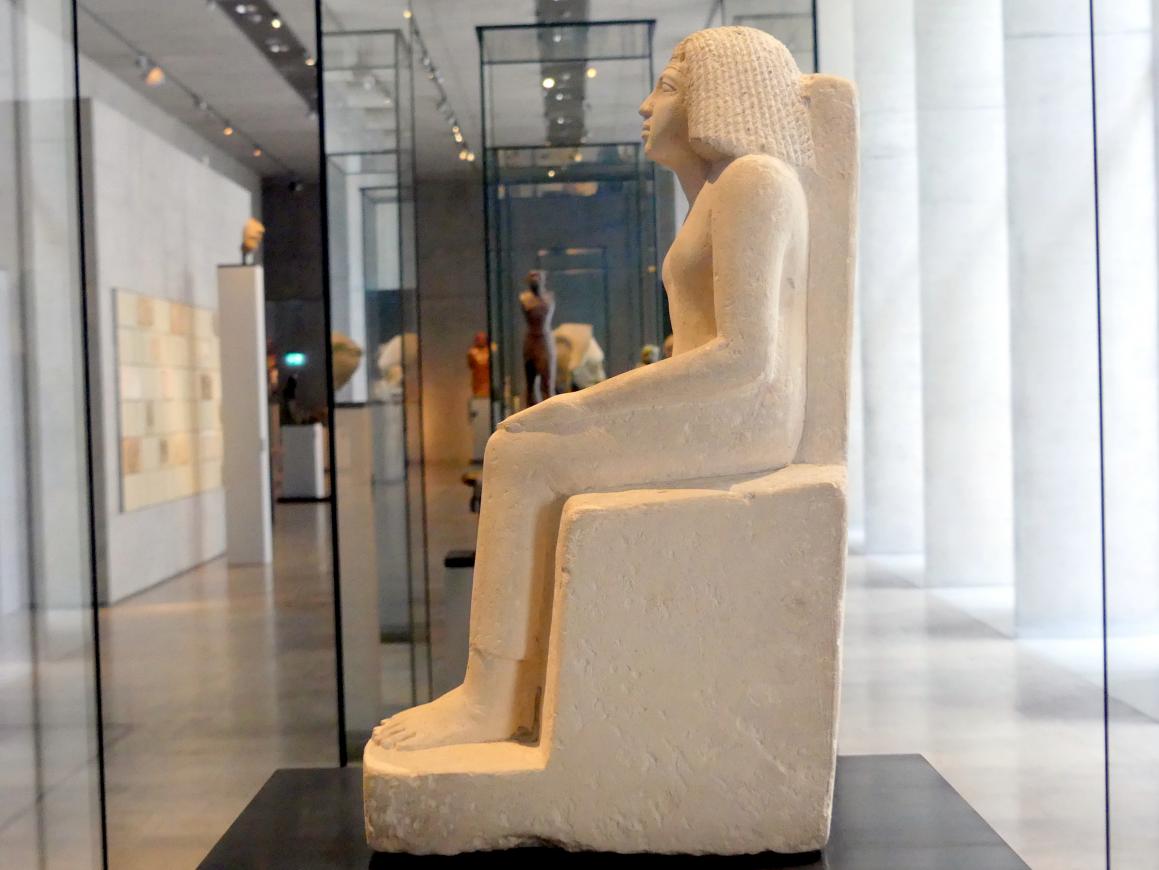 Sitzfigur der Königstochter Nefret-jabet, 4. Dynastie, 2462 - 2353 v. Chr., 2580 v. Chr., Bild 3/5