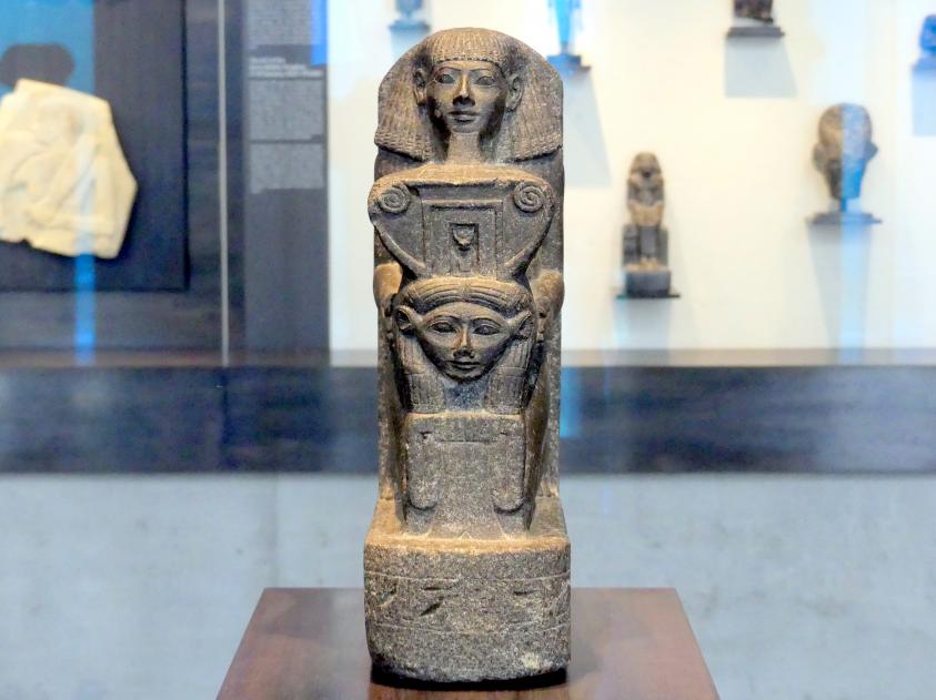 Kniefigur des Architekten Senenmut mit Symbol der Göttin Hathor, 18. Dynastie, 1210 - 966 v. Chr., 1470 v. Chr.