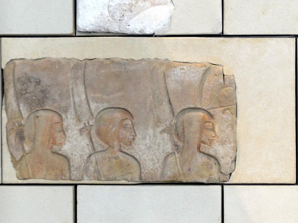 Fragmente von Tempelreliefs mit Szenen des höfischen Lebens, 18. Dynastie, Undatiert, 1350 - 1340 v. Chr., Bild 5/17