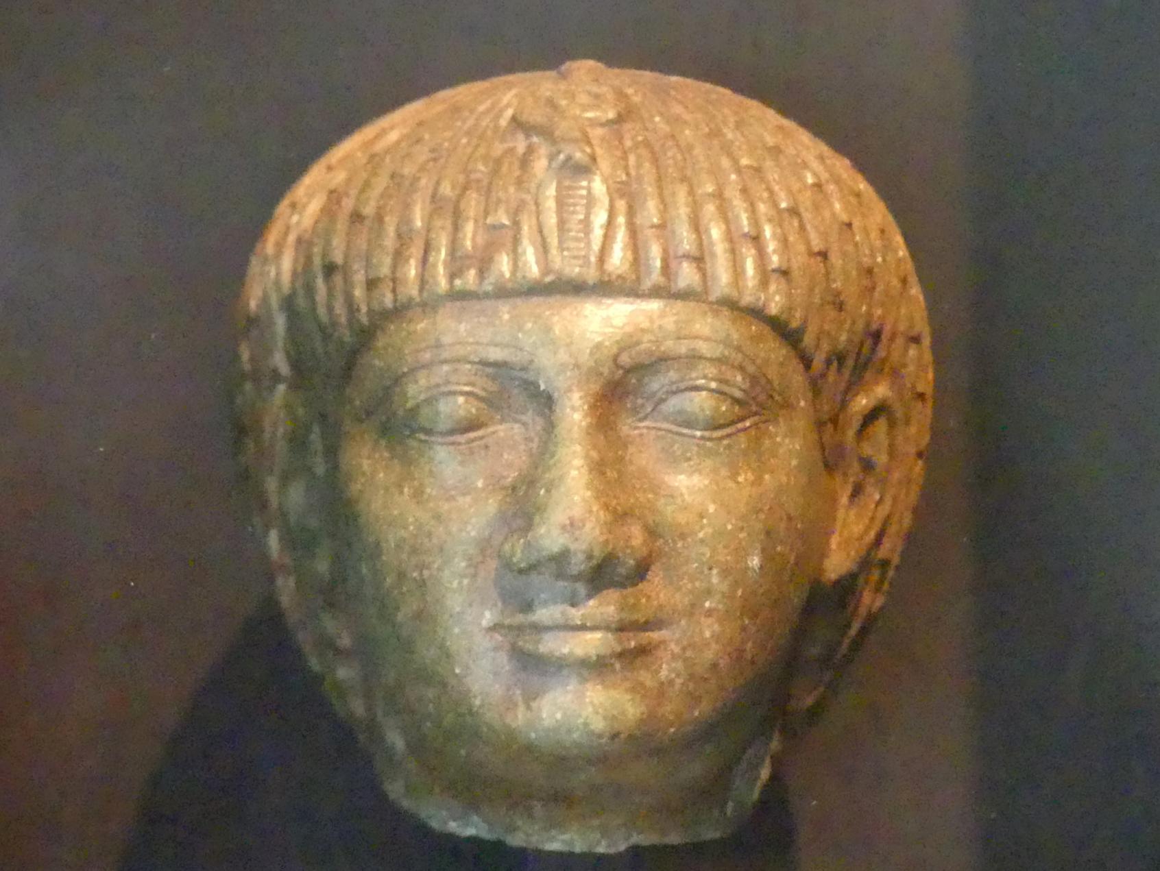 Kopf einer Statue des Pharao Osorkon I., 22. Dynastie, Undatiert, 900 v. Chr., Bild 1/3