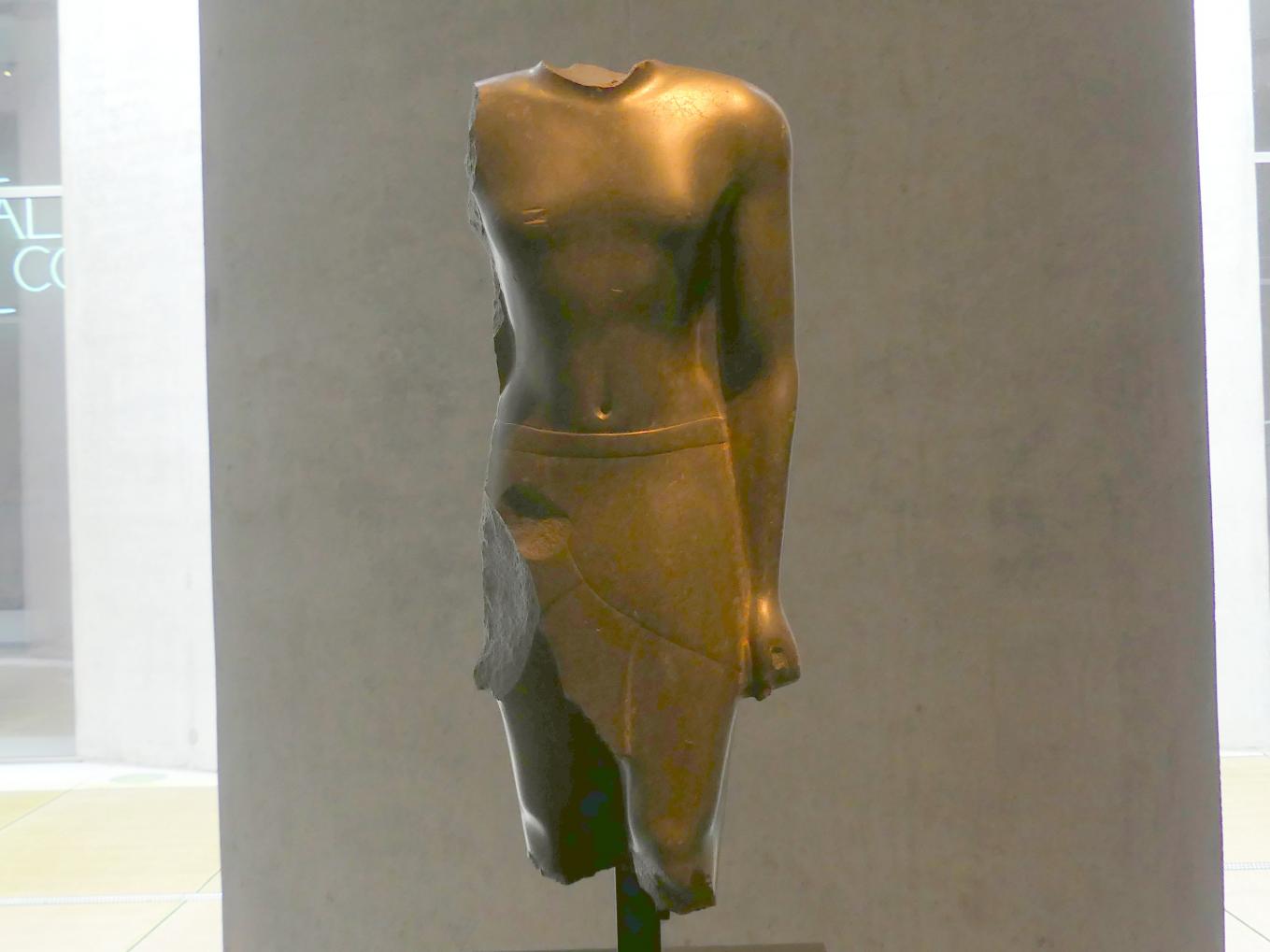 Torso einer Stand-Schreitfigur des Hori, Hohepriester von Athribis, 30. Dynastie, 380 - 342 v. Chr., 370 v. Chr.
