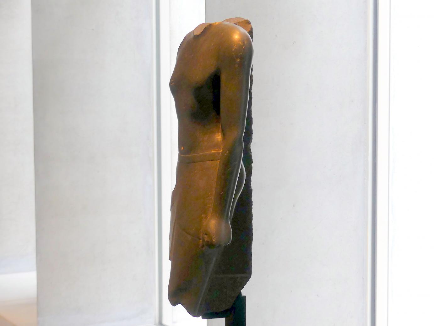 Torso einer Stand-Schreitfigur des Hori, Hohepriester von Athribis, 30. Dynastie, 360 - 342 v. Chr., 370 v. Chr., Bild 3/5