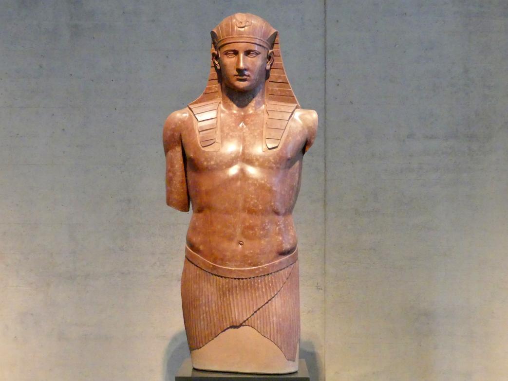 Ägyptisierende Stand-Schreitfigur des Antinoos, Günstling Kaiser Hadrians, Römische Kaiserzeit, 27 v. Chr. - 54 n. Chr., 135, Bild 1/4