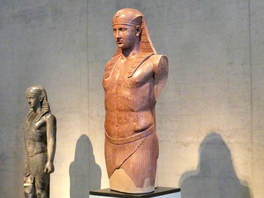 Ägyptisierende Stand-Schreitfigur des Antinoos, Günstling Kaiser Hadrians, Römische Kaiserzeit, 27 v. Chr. - 54 n. Chr., 135, Bild 2/4