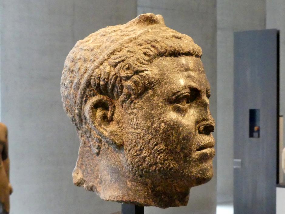 Kopf einer Stand-Schreitfigur eines Mannes mit Lotusknospendiadem, Ptolemäisch-römische Zeit, 100 v. Chr. - 100 n. Chr., 100 - 1 v. Chr., Bild 2/4