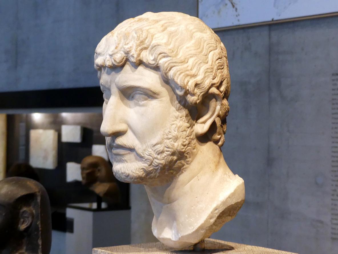 Kopf des Kaisers Hadrian, Römische Kaiserzeit, 27 v. Chr. - 54 n. Chr., 130, Bild 2/3