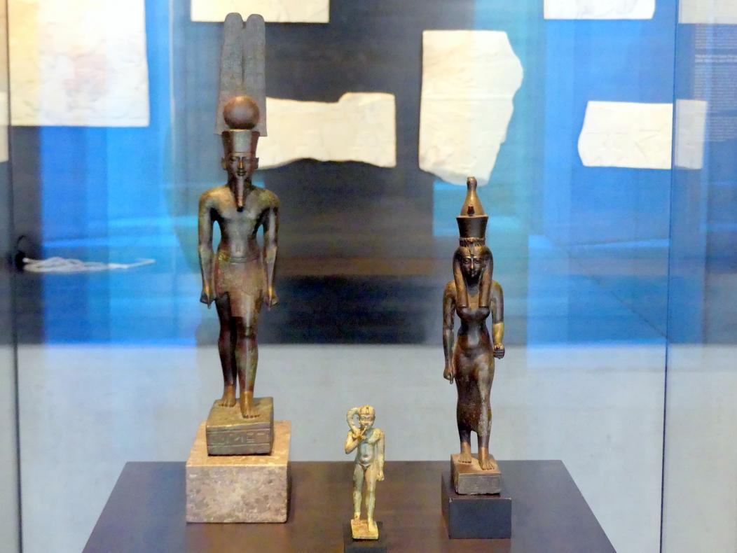 Göttertriade: Amun mit Federkrone, Mut und Chons als Kind, Spätzeit, 664 - 332 v. Chr., 700 - 600 v. Chr.