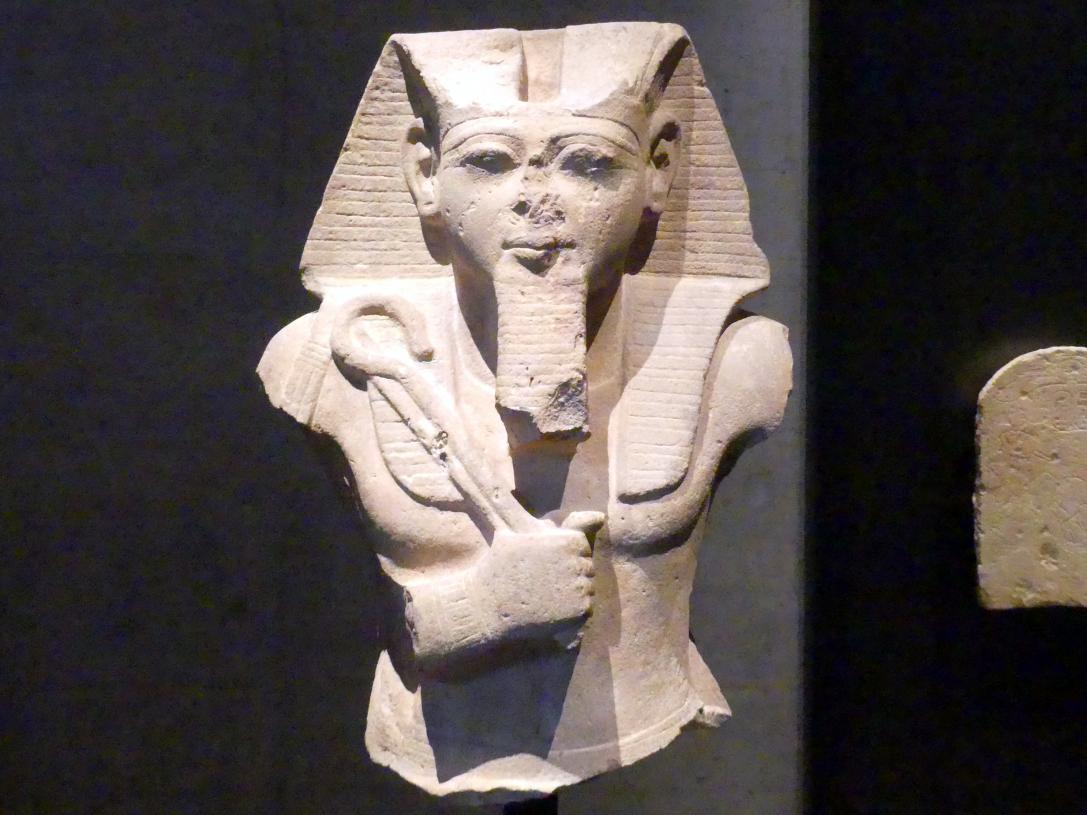 Oberteil einer Sitzfigur des Königs Ramses II. mit Krummstab und Wedel, 19. Dynastie, 966 - 859 v. Chr., 1240 v. Chr.