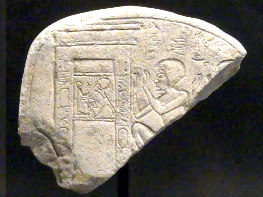 Teil einer Stele: Beter vor dem Motiv "Erschlagen der Feinde", 19. Dynastie, 953 - 887 v. Chr., 1300 - 1200 v. Chr., Bild 1/2
