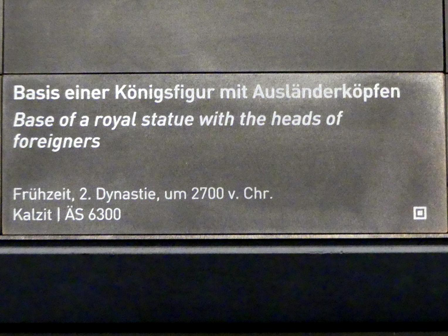 Basis einer Königsfigur mit Ausländerköpfen, 2. Dynastie, Undatiert, 2700 v. Chr., Bild 4/4