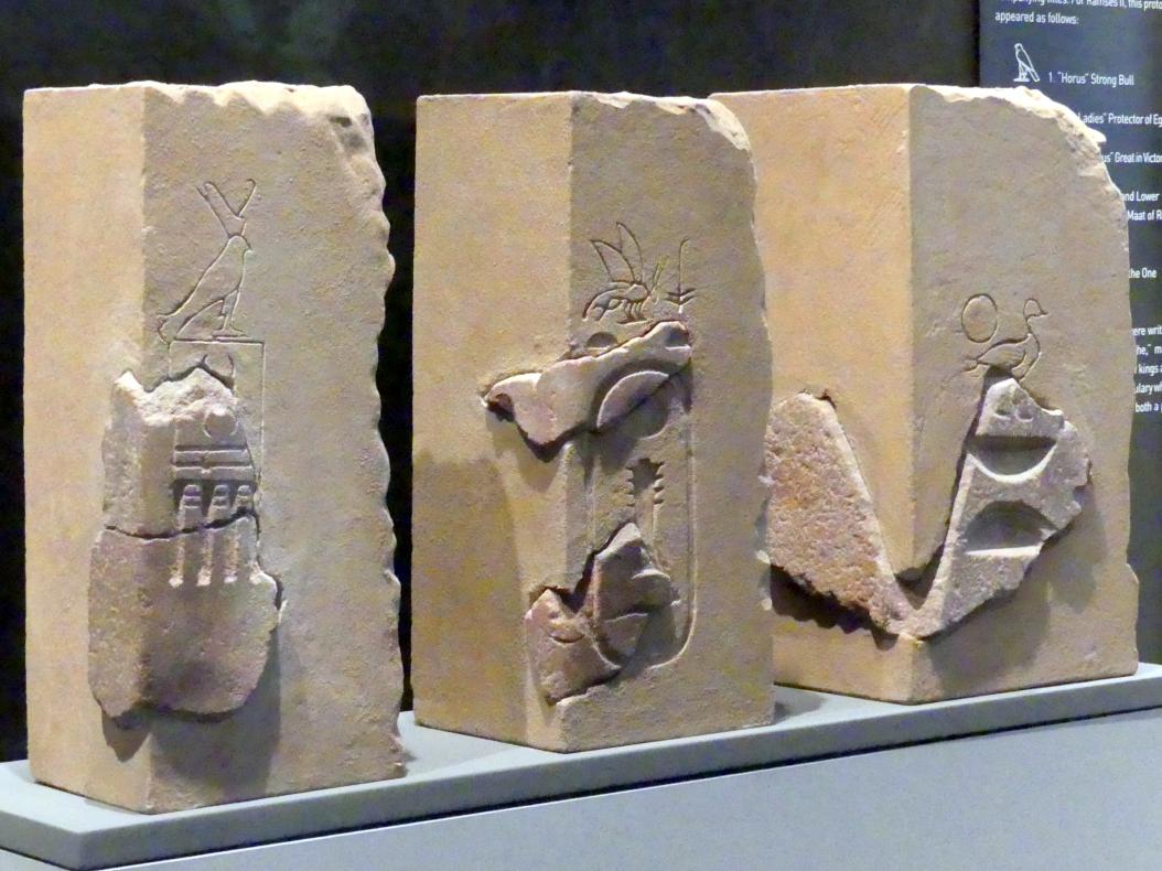 Fragmente von Statuensockeln mit Teilen der Titulatur des Pharao Radjedef, 4. Dynastie, Undatiert, 2580 v. Chr., Bild 2/3