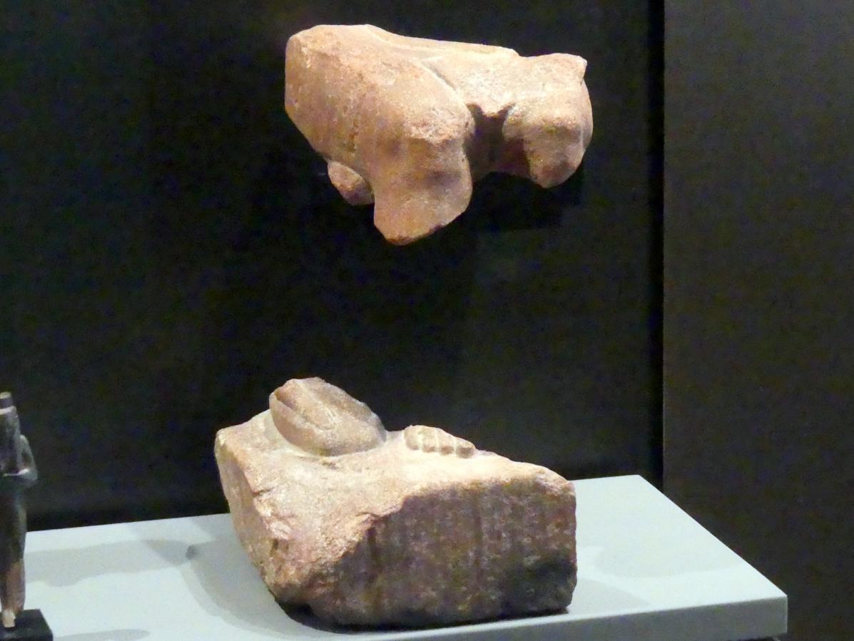 Fragmente einer Sitzfigur des Königs Radjedef und seiner Gemahlin, 4. Dynastie, 2462 - 2353 v. Chr., 2550 v. Chr.