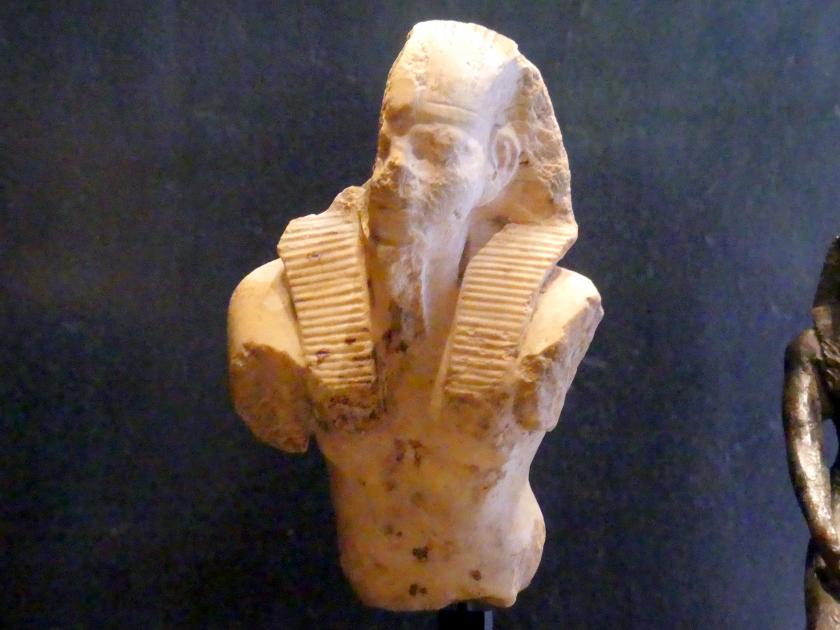 Torso einer Kniefigur des Pharao Amenophis I., 18. Dynastie, Undatiert, 1550 v. Chr.