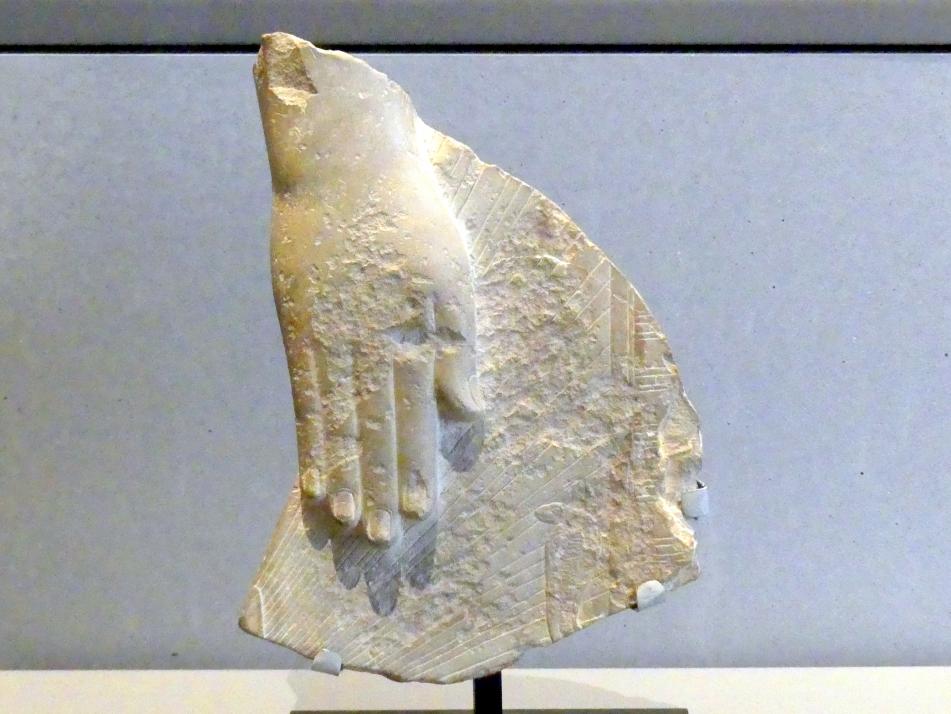 Fragment einer königlichen Beterstatue, 12. Dynastie, 1678 - 1634 v. Chr., 1800 v. Chr., Bild 1/2
