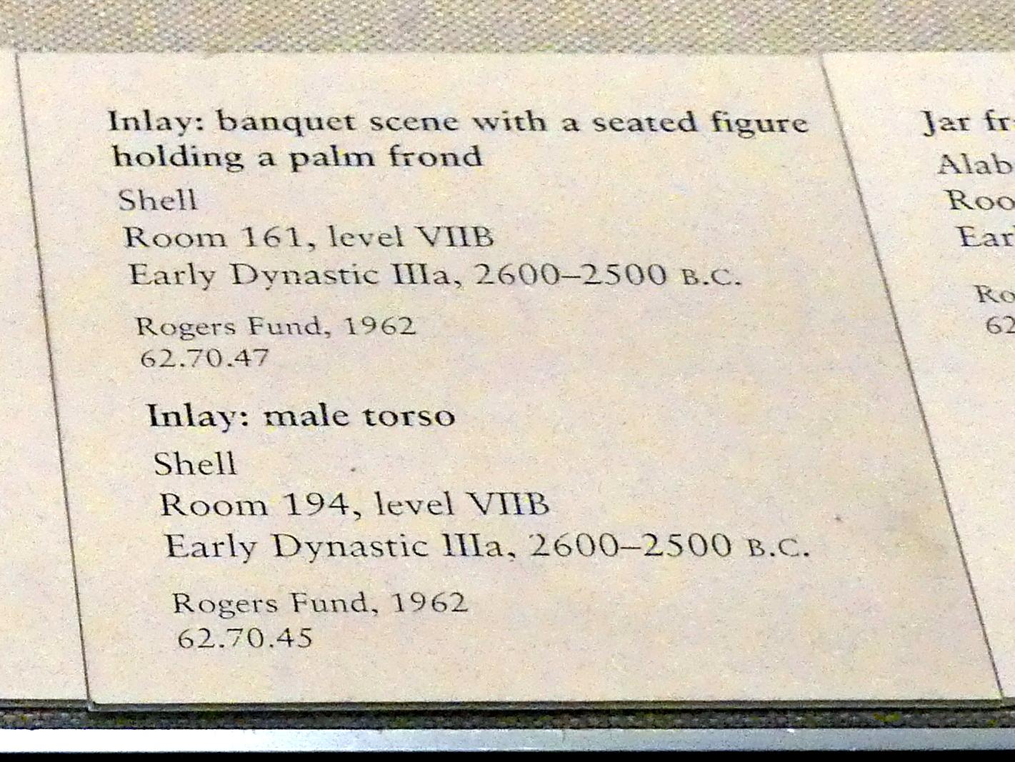 Einlegearbeit: Bankettszene, sitzende Figur mit Palmwedel, Frühdynastisch IIIa (Mesopotamien), 2900 - 2000 v. Chr., 2600 - 2500 v. Chr., Bild 2/2